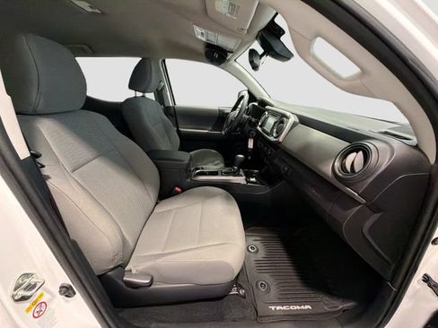 Used 2018 Toyota Tacoma SR5 AWD/4WD image 20