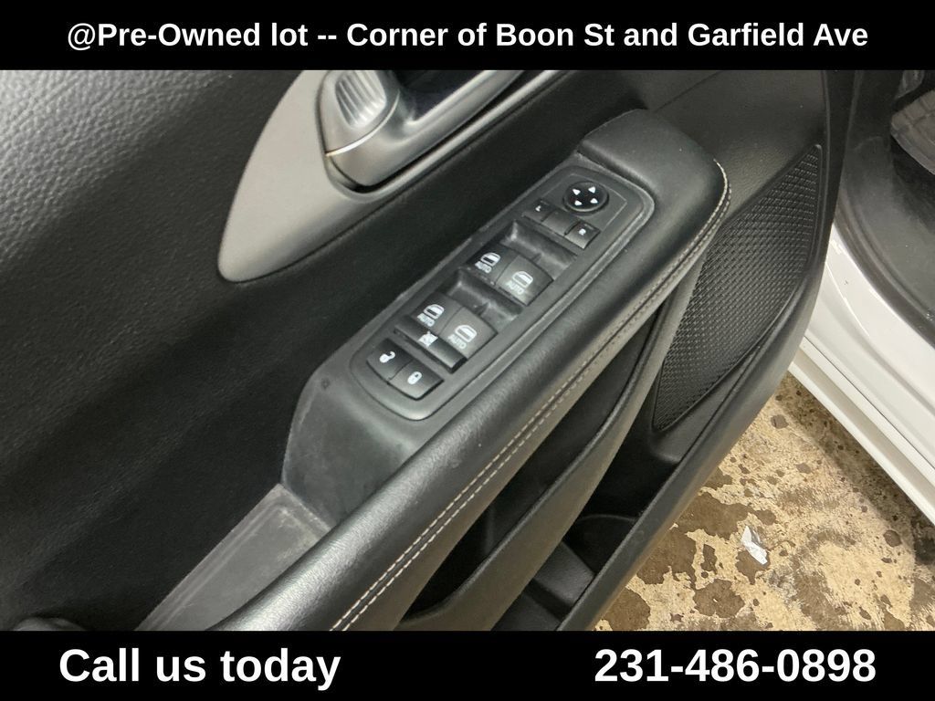 Used 2018 Chrysler Pacifica Touring-L Plus w/ S Appearance Package FWD image 16