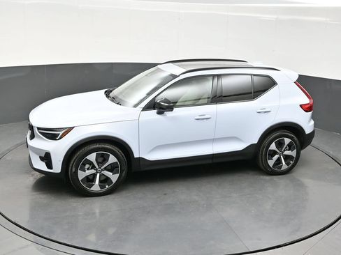 Used 2026 Volvo XC40 B5 Plus AWD/4WD image 33