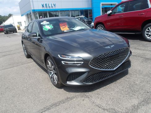 Used 2025 Genesis G70 2.5T image 1