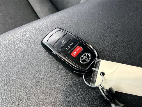 Used 2025 Toyota Camry LE AWD/4WD image 13