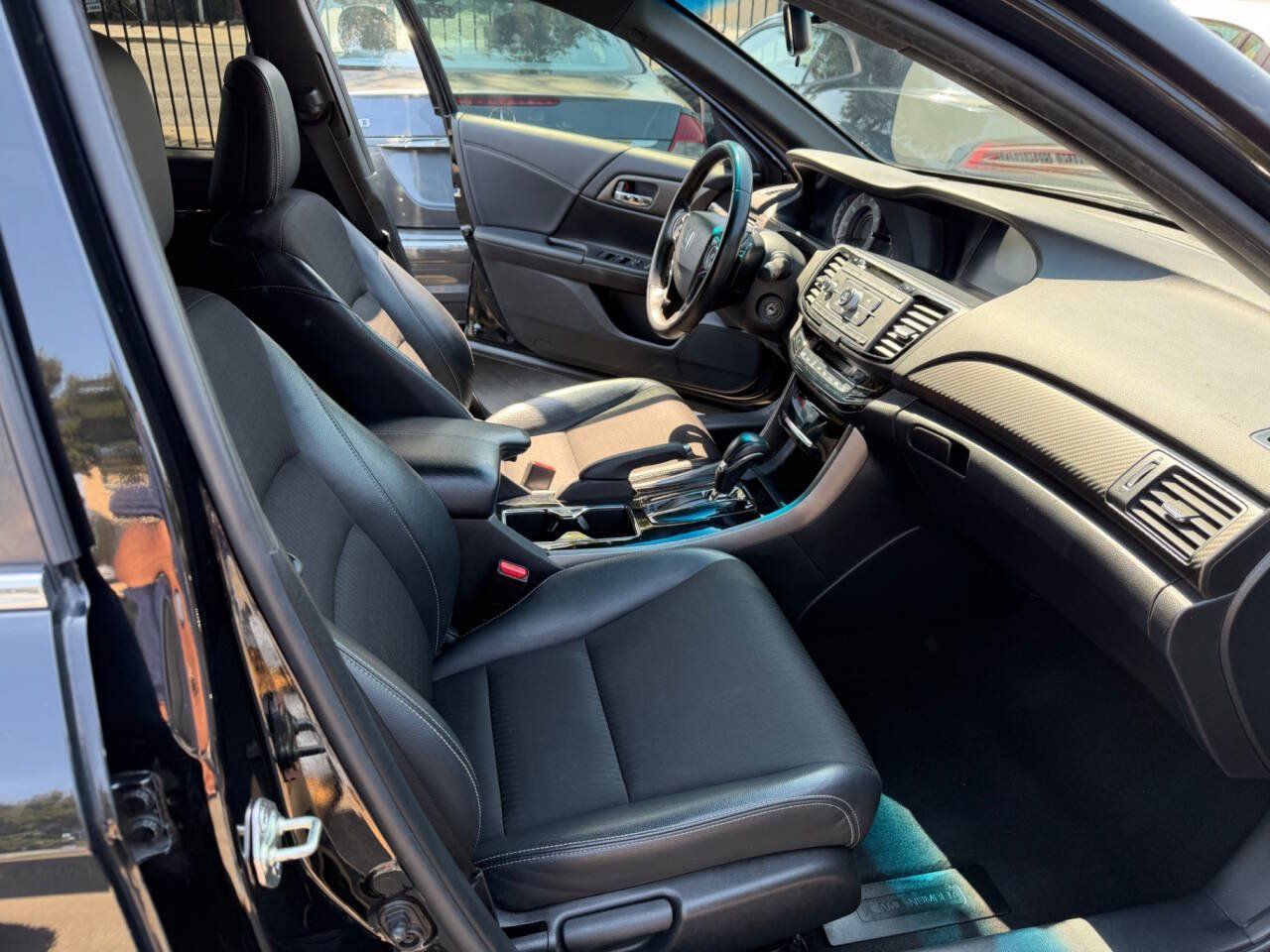 Used 2017 Honda Accord Sport image 12
