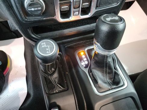 Used 2024 Jeep Wrangler Sport S image 40