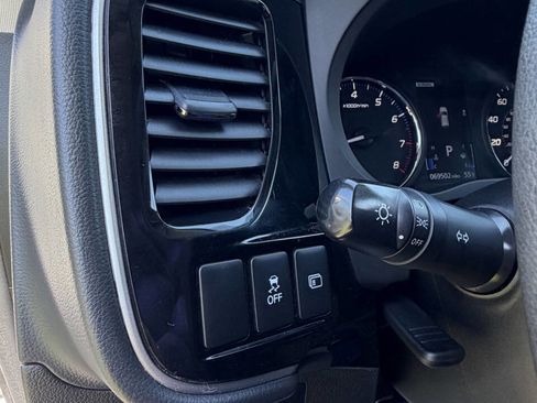 Used 2020 Mitsubishi Outlander ES image 20