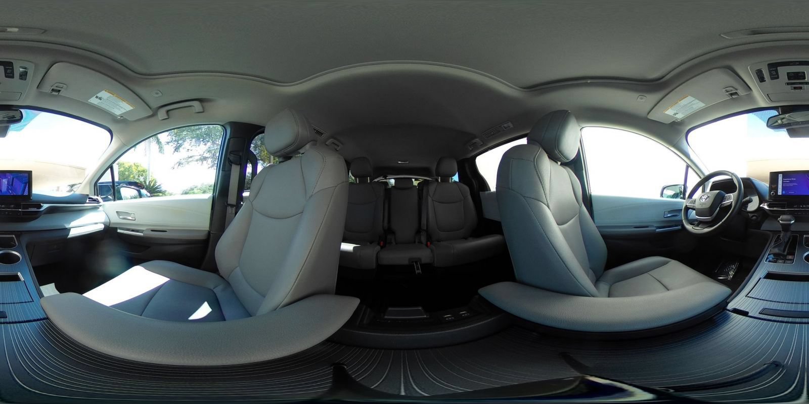 Used 2025 Toyota Sienna XLE FWD image 40