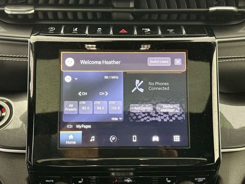 Used 2023 Jeep Grand Cherokee L Laredo image 12