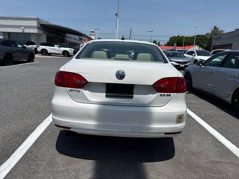 Used 2013 Volkswagen Jetta SE FWD image 4