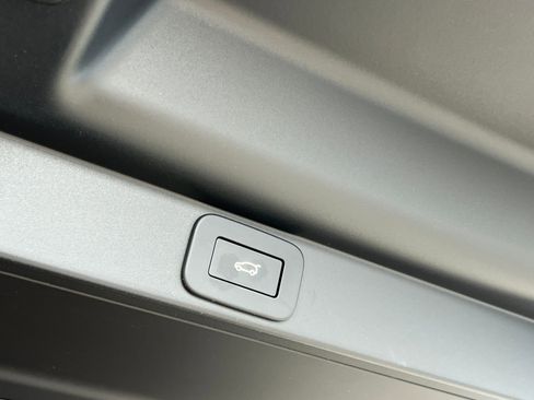 Used 2025 Land Rover Range Rover Long Wheelbase SE image 23