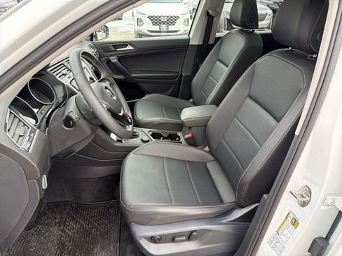 Used 2021 Volkswagen Tiguan SE image 13