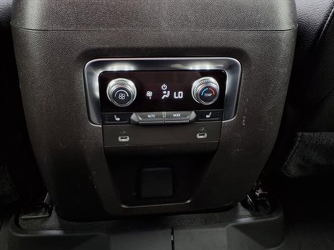 Used 2021 GMC Yukon Denali w/ Denali Premium Package image 13