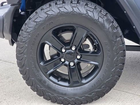 Used 2023 Jeep Wrangler Sport AWD/4WD image 9