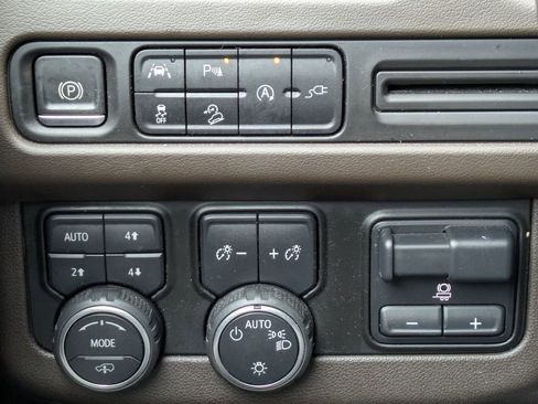 Used 2021 Chevrolet Tahoe Z71 w/ Z71 Off-Road Package image 25