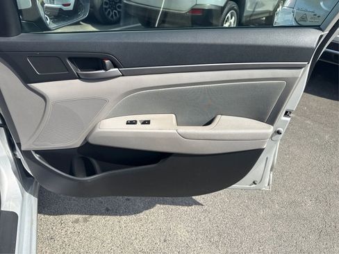 Used 2017 Hyundai Elantra SE image 20