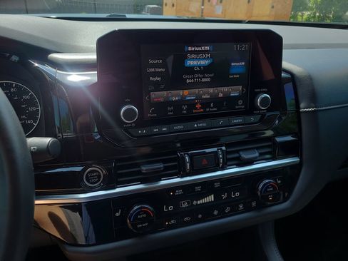 Used 2022 Nissan Pathfinder SV FWD image 22