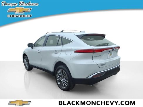 Used 2024 Toyota Venza XLE AWD/4WD image 5