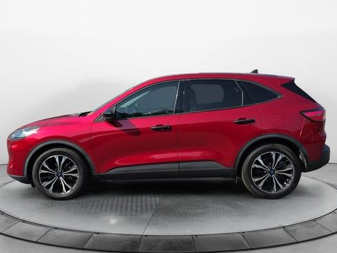 Used 2021 Ford Escape SE w/ SE Sport Appearance Package FWD image 2