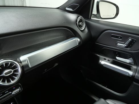Certified 2021 Mercedes-Benz GLB 250 4MATIC image 20