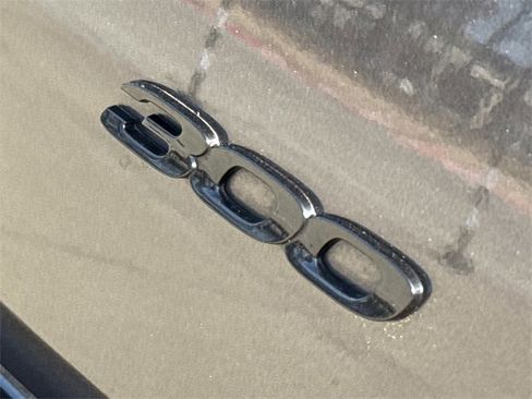 Used 2023 Chrysler 300 Touring L image 10