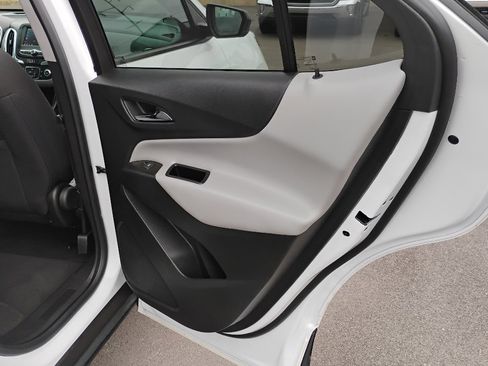 Used 2022 Chevrolet Equinox LS w/ LS Convenience Package image 19