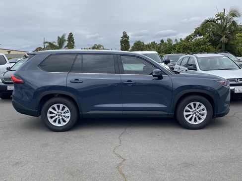 Certified 2024 Toyota Grand Highlander XLE image 2