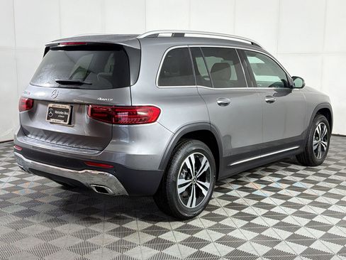 Used 2026 Mercedes-Benz GLB 250 4MATIC image 5