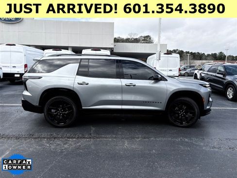 Used 2024 Chevrolet Traverse RS image 1