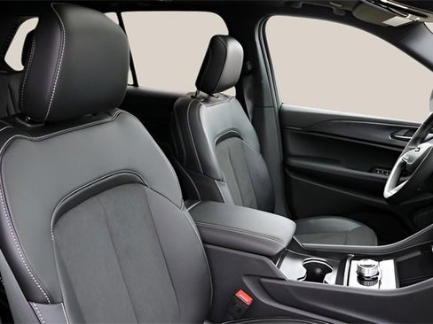 New 2025 Jeep Grand Cherokee Altitude image 19