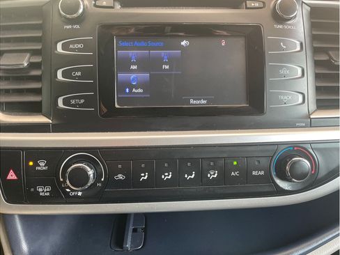 Certified 2017 Toyota Highlander LE AWD/4WD image 19