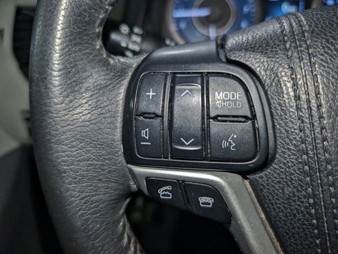 Used 2017 Toyota Sienna XLE Premium image 51