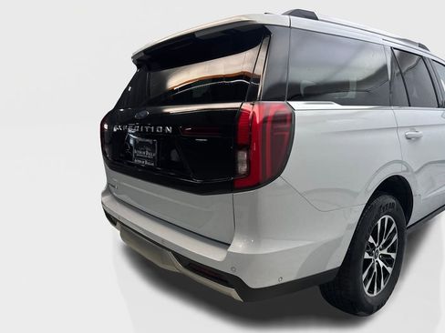 Used 2025 Ford Expedition Platinum AWD/4WD image 18