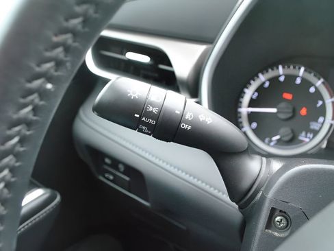 Used 2023 Toyota Highlander XLE AWD/4WD image 24