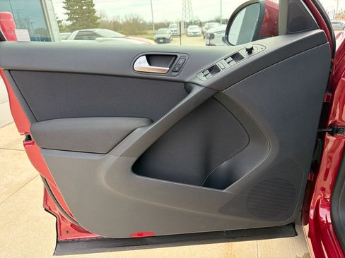 Used 2012 Volkswagen Tiguan S image 10