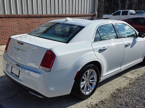 Used 2016 Chrysler 300 C image 6
