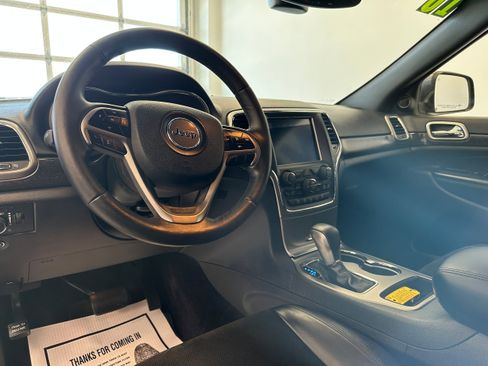 Used 2018 Jeep Grand Cherokee Altitude AWD/4WD image 9