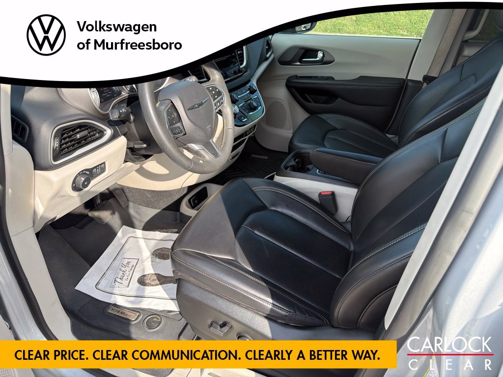 Used 2023 Chrysler Pacifica Touring-L FWD image 12
