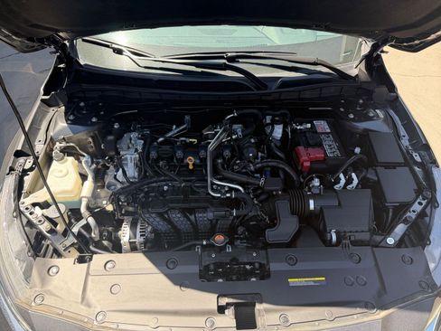 Used 2025 Nissan Altima 2.5 SV image 32