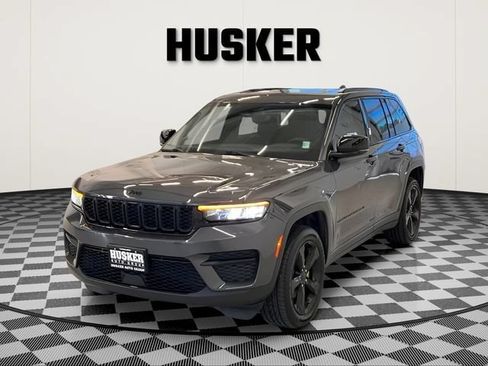 Used 2023 Jeep Grand Cherokee Altitude AWD/4WD image 6