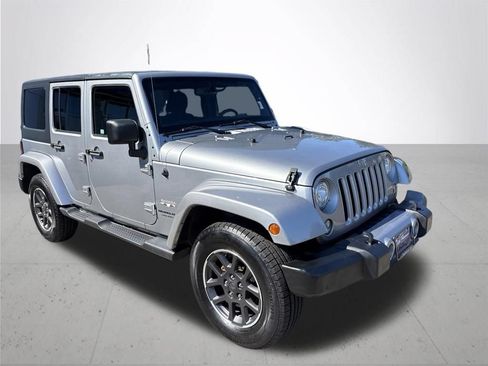 Used 2018 Jeep Wrangler Unlimited Sahara AWD/4WD image 4