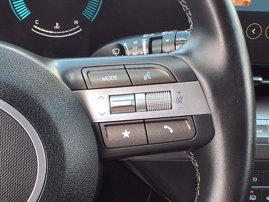 Used 2025 Hyundai Kona SEL AWD/4WD image 15
