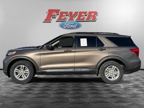 Certified 2021 Ford Explorer XLT image 2