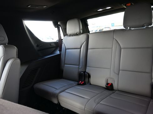 Used 2022 Chevrolet Tahoe Z71 w/ Luxury Package image 16