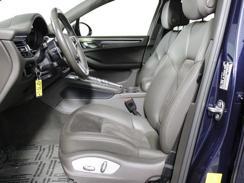 Used 2019 Porsche Macan AWD/4WD image 9