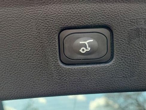 Certified 2023 Ford Edge SEL w/ Convenience Package AWD/4WD image 9