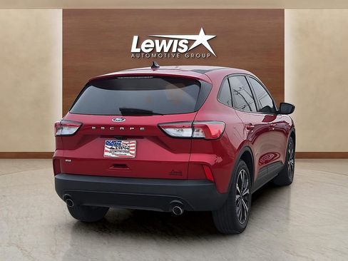 Used 2022 Ford Escape SE w/ SE Sport Appearance Package image 4