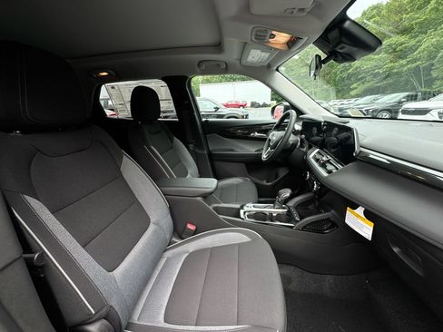 New 2026 Chevrolet TrailBlazer LT w/ LT Cold Weather Package FWD image 31