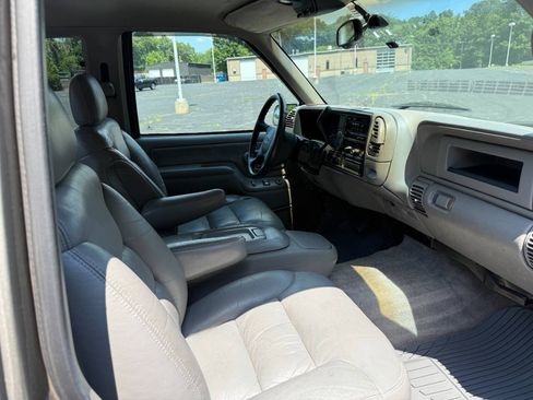 Used 1998 Chevrolet Silverado 2500 2WD Extended Cab w/ Preferred Equipment Group 3 image 2