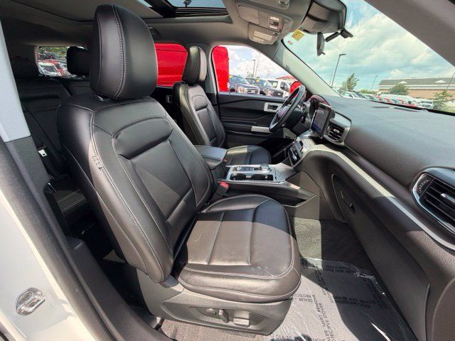 Certified 2022 Ford Explorer XLT w/ Equipment Group 202A AWD/4WD image 17
