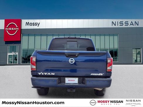Used 2019 Nissan Titan SV w/ SV Convenience Package image 6