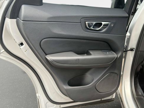 Certified 2025 Volvo XC60 B5 Core AWD/4WD image 12