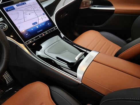 Certified 2024 Mercedes-Benz GLC 300 image 10